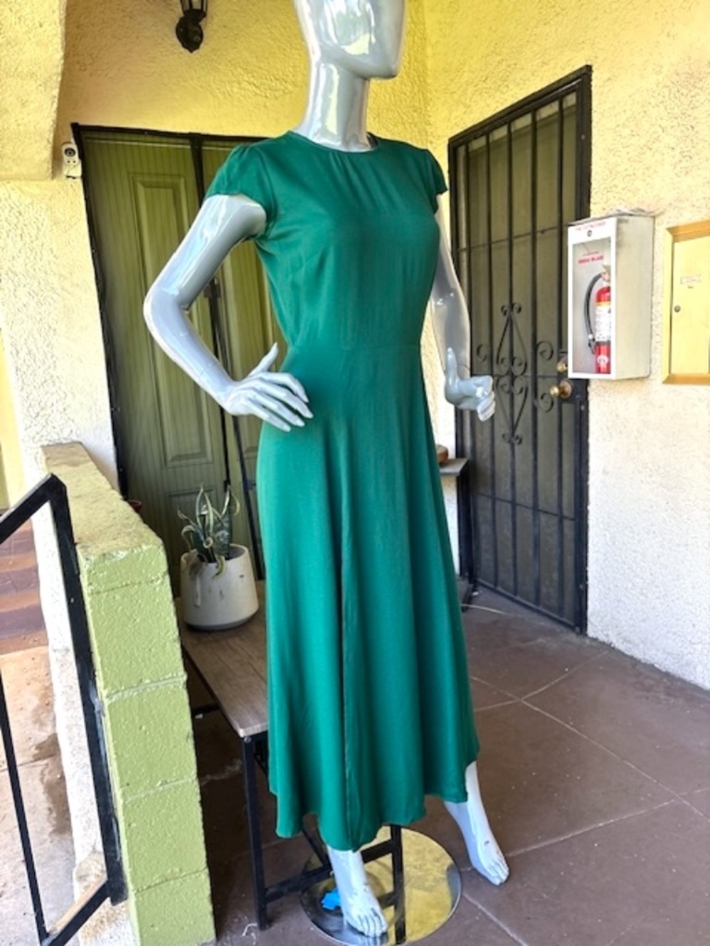 REFORMATION Gavin Cap-Sleeve Midi Dress w/ Cutout Back EUC/sz 4 - Picture 13 of 15